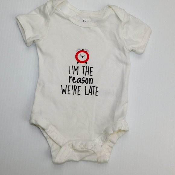 Baby 0-3 months Onesie I'm the Reason We're Late - Picture 1 of 6